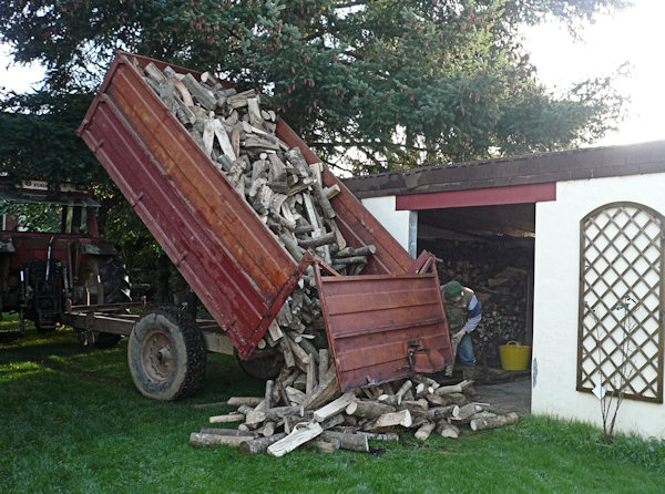 Tractor and trailer deliver the wood